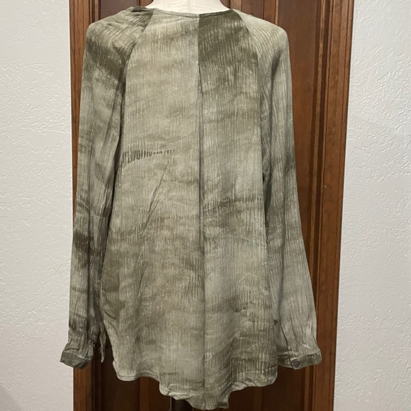 NWOT Umgee Green Tye-Dyed-ish Top Sz. L - Picture 3 of 6